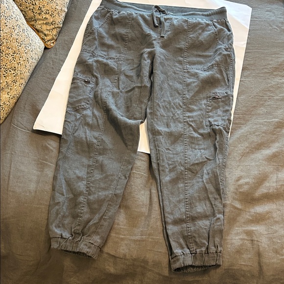 Athletia women’s, soft linen olive colored joggers. - Picture 1 of 6
